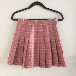 Pink pleated plaid skirt